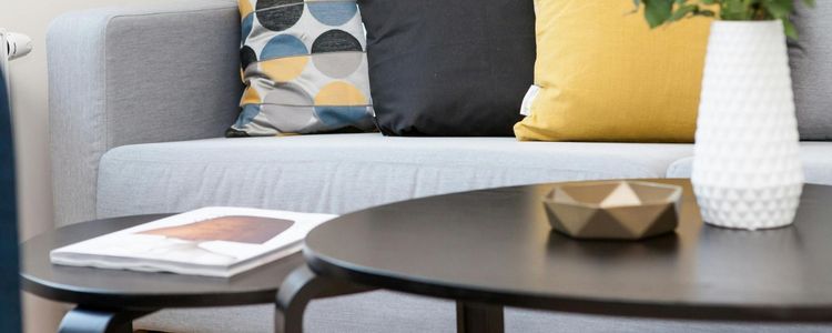 Navigate guest reviews
